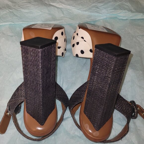 NEW - Dolce & Gabbana Heels - Picture 7 of 10